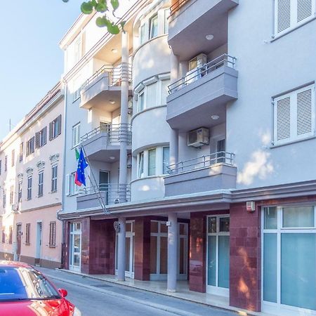Apartment Monte Zaro Pula Exterior photo